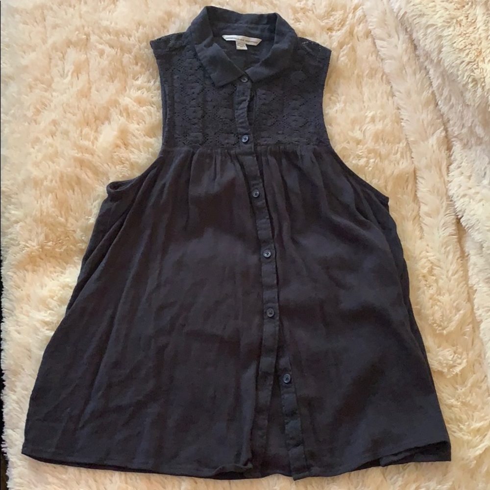 sleeveless blouse